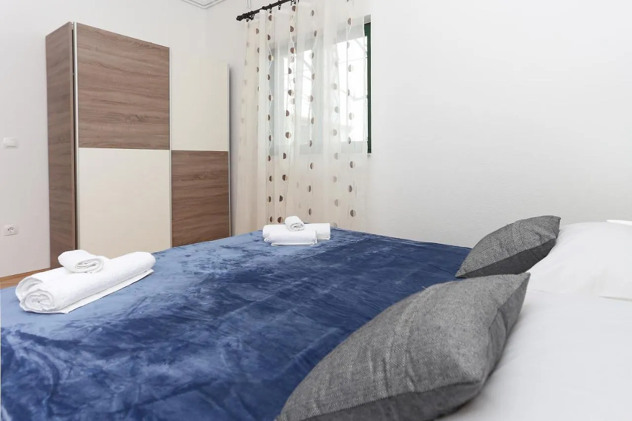 Apartments Marinero 트로기르 0*,  크로아티아