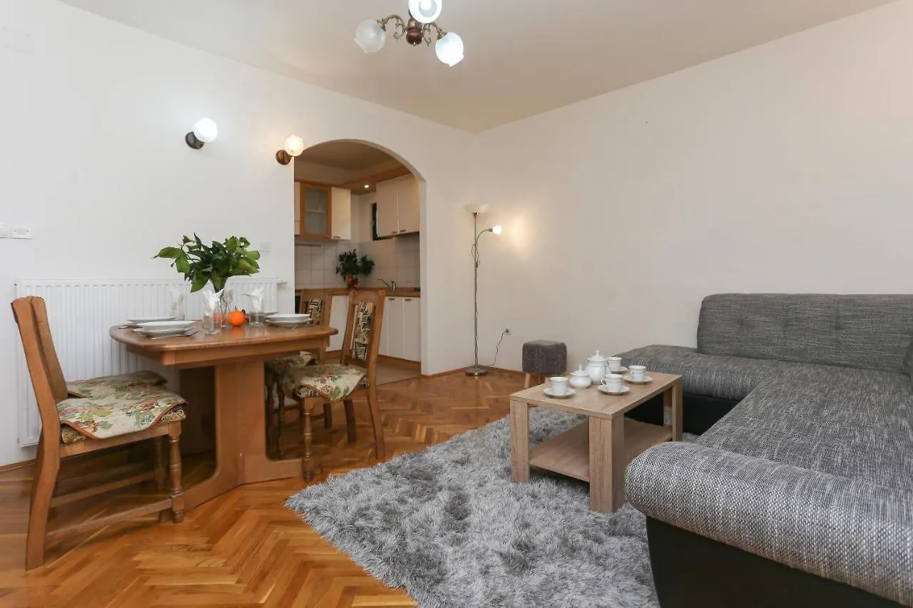 Apartments Marinero 트로기르