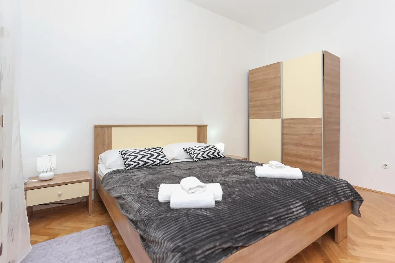 Apartments Marinero 트로기르 0*,  크로아티아