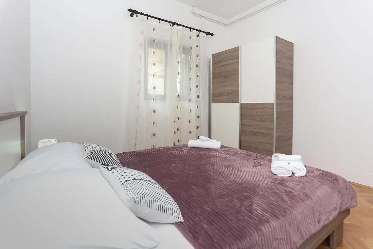Apartments Marinero 트로기르
