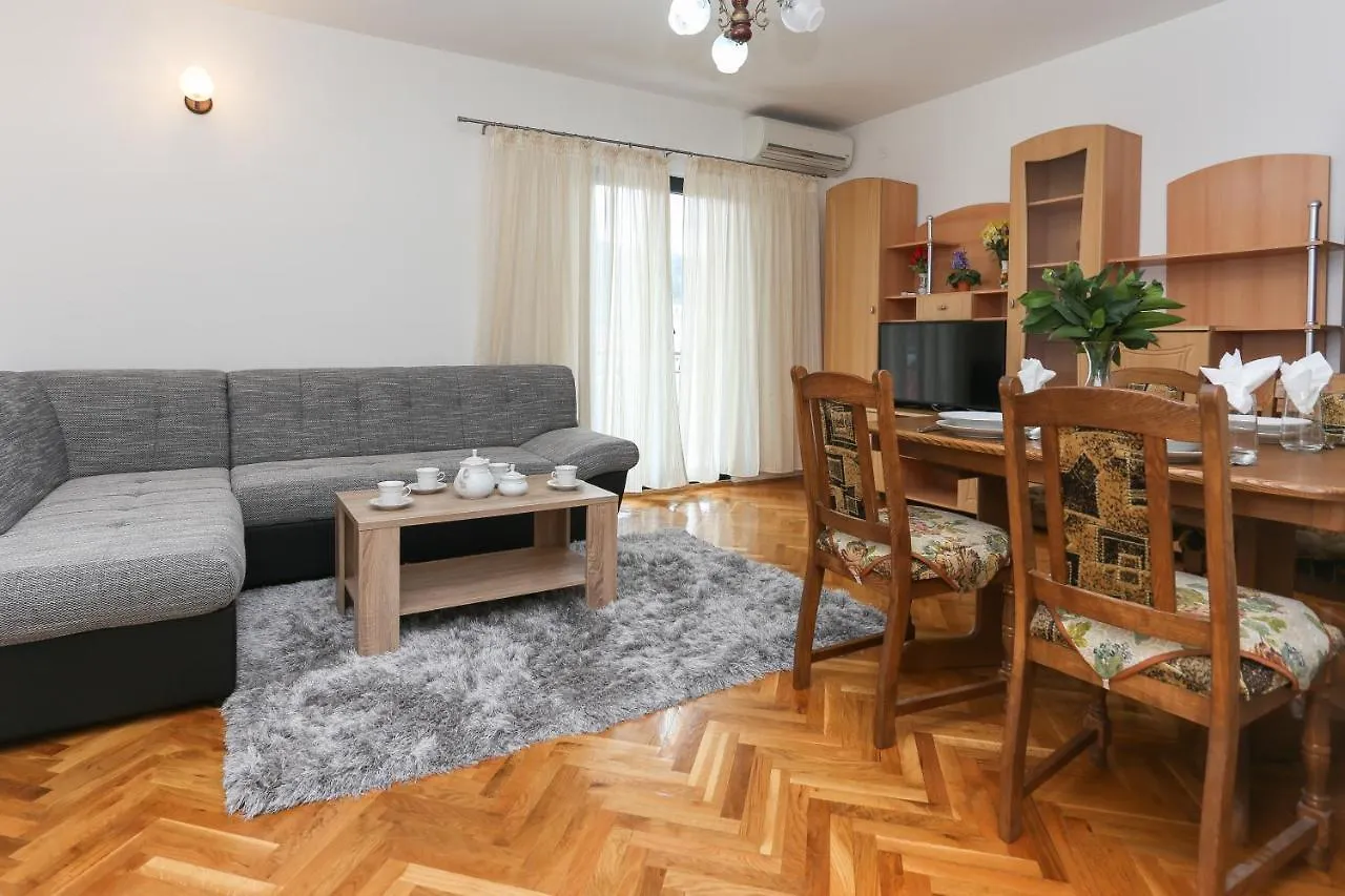 Apartments Marinero 트로기르