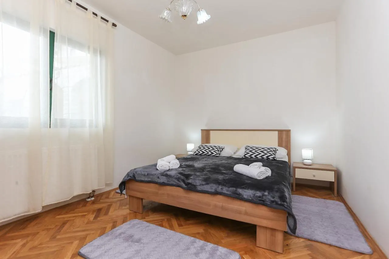 Apartments Marinero 트로기르 0*,